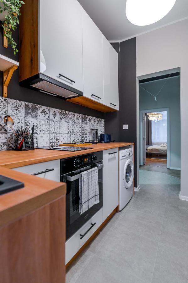 New Black & White - 2Bdr Apartment With Balcony Sofia Bagian luar foto