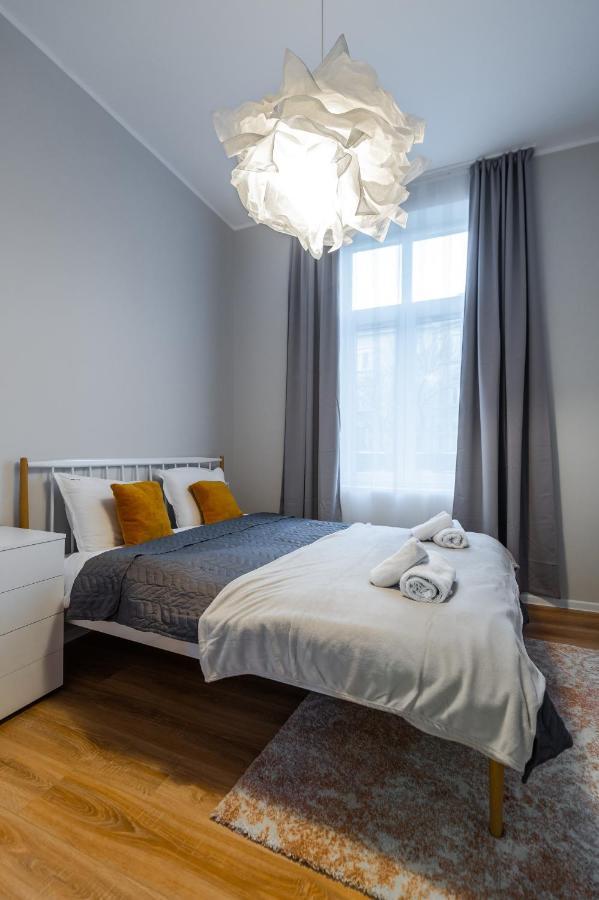 New Black & White - 2Bdr Apartment With Balcony Sofia Bagian luar foto