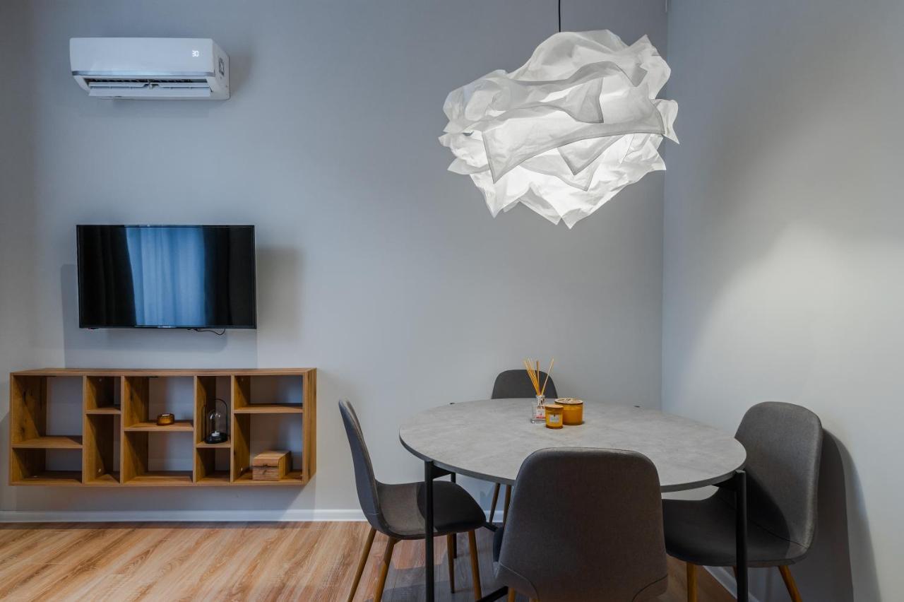 New Black & White - 2Bdr Apartment With Balcony Sofia Bagian luar foto