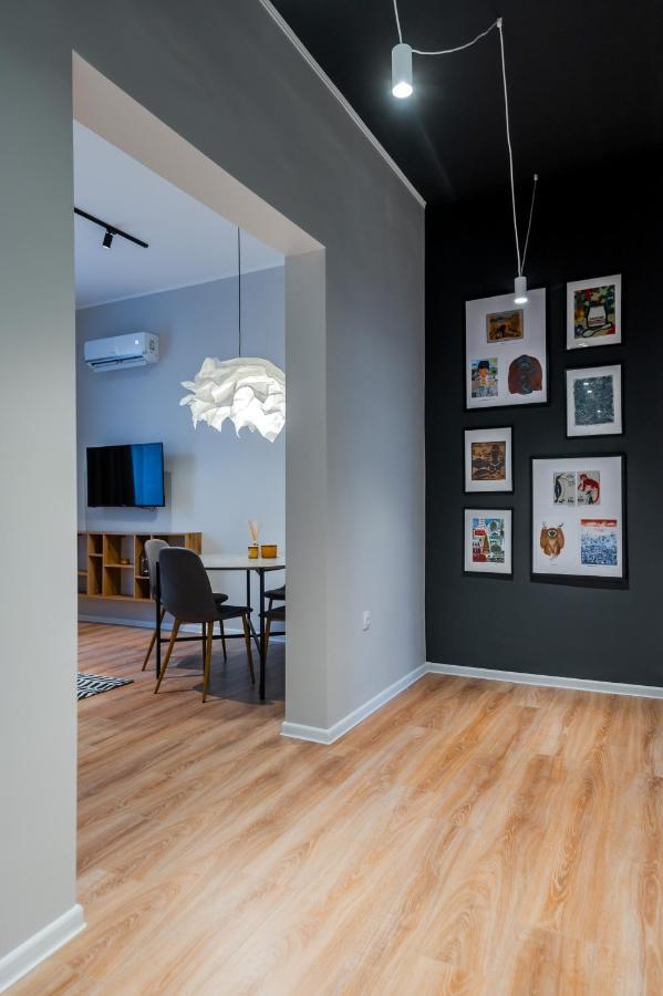 New Black & White - 2Bdr Apartment With Balcony Sofia Bagian luar foto