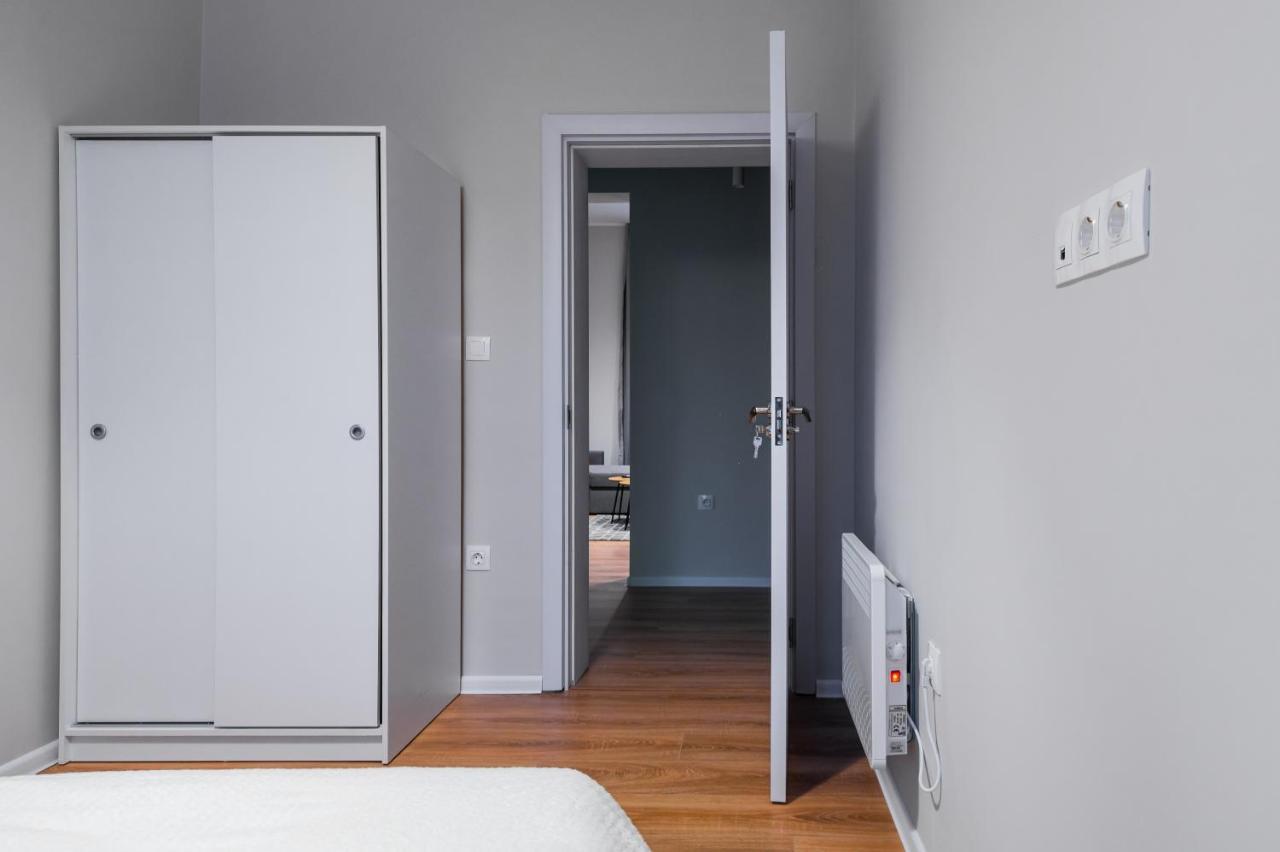 New Black & White - 2Bdr Apartment With Balcony Sofia Bagian luar foto