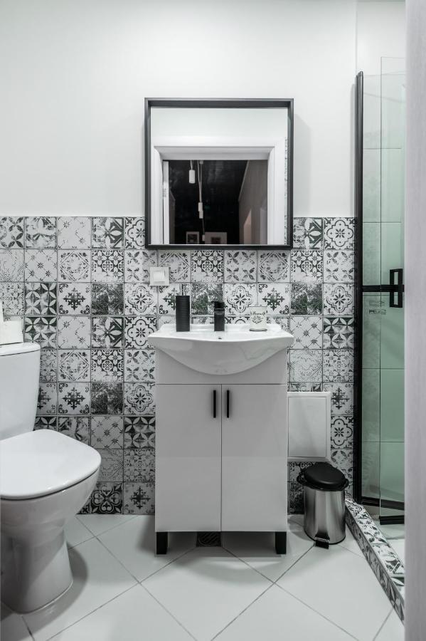 New Black & White - 2Bdr Apartment With Balcony Sofia Bagian luar foto