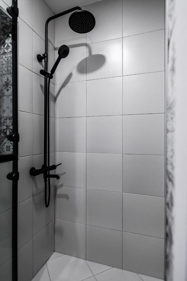 New Black & White - 2Bdr Apartment With Balcony Sofia Bagian luar foto